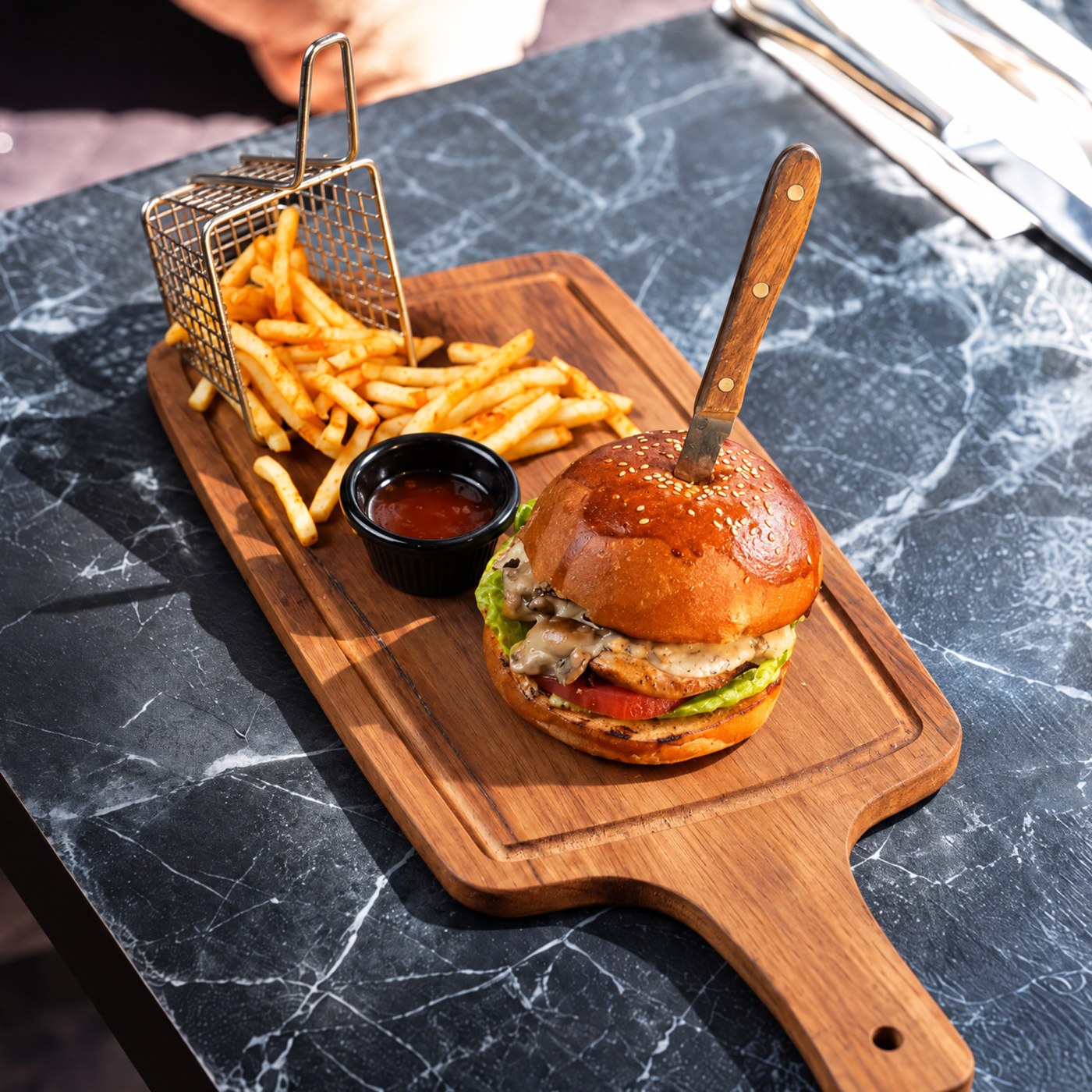 Mantar Soslu Tavuk Burger 140Gr