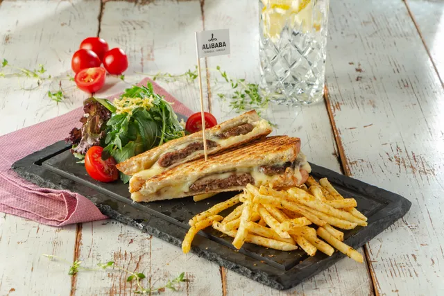 Kaşarlı Burger Tost