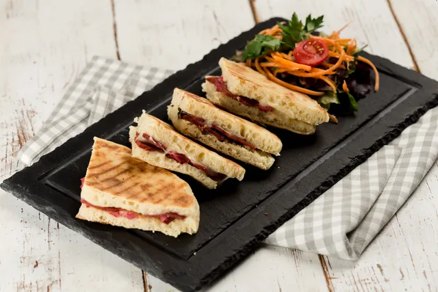 Bazlamalı Tost