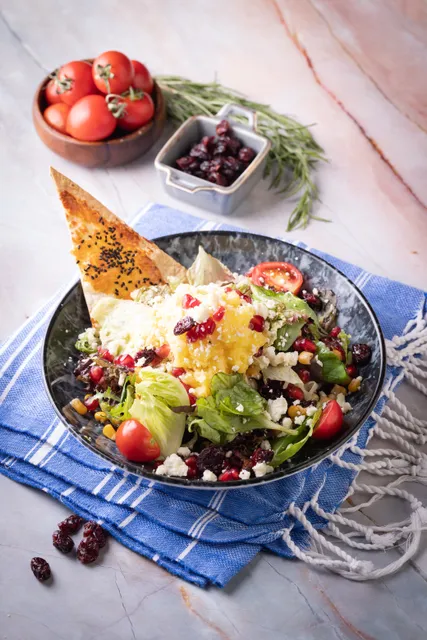Ananaslı Tulum Peynirli Salata