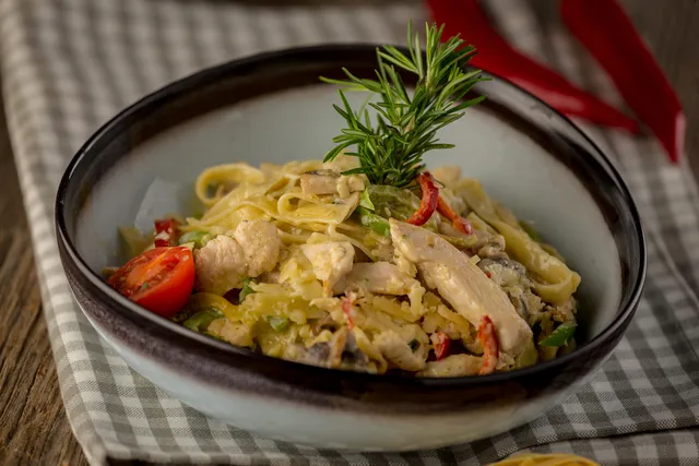 Fettuccine Chicken All Pesto