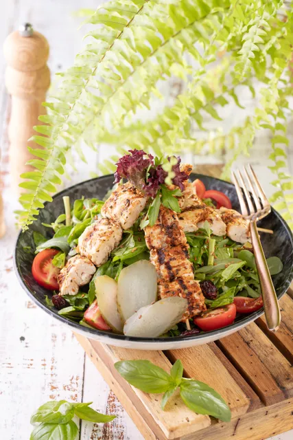 Şişte Tavuk Salata